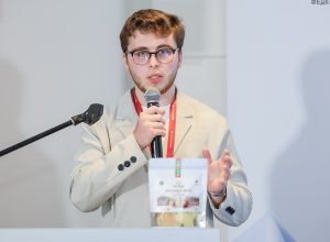 От кухонного дегидратора до миллиона рублей: студент ИМТиИГ КБГУ выиграл грант ФСИ на производство эко-снеков
