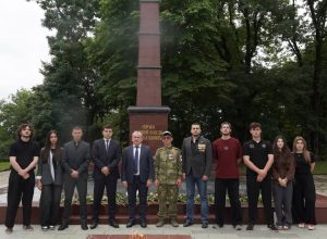 Сотрудники и студенты КБГУ почтили память детей — жертв войны в Донбассе