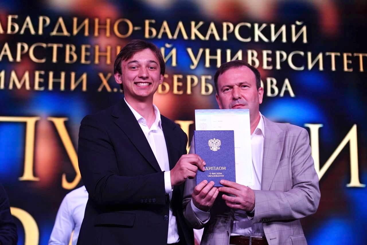 Более 4000 новых специалистов: в КБГУ завершилась масштабная выпускная кампания Более 4000 новых специалистов: в КБГУ завершилась масштабная выпускная кампания