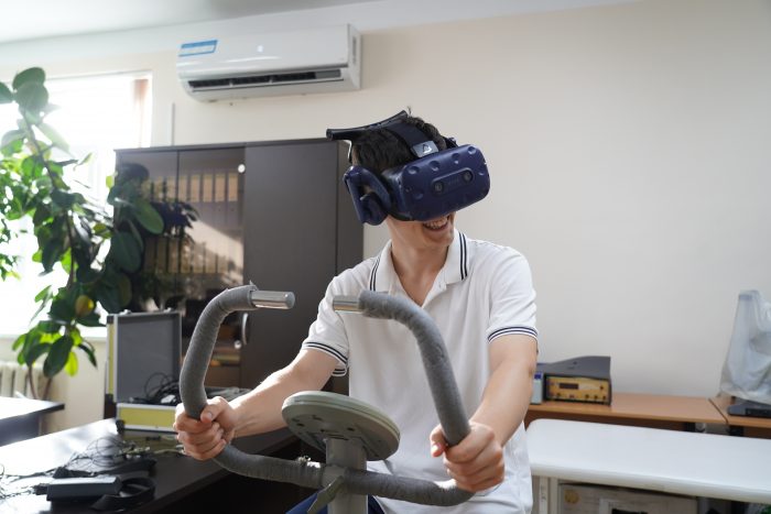 Ученые КБГУ создали «умный» тренажер с VR, который тренирует мышцы и мозг одновременно