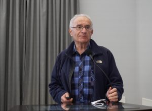 В КБГУ прошла лекция выдающегося физика Эдуарда Фельдмана о будущем квантовых вычислений