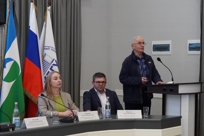 В КБГУ прошла лекция выдающегося физика Эдуарда Фельдмана о будущем квантовых вычислений