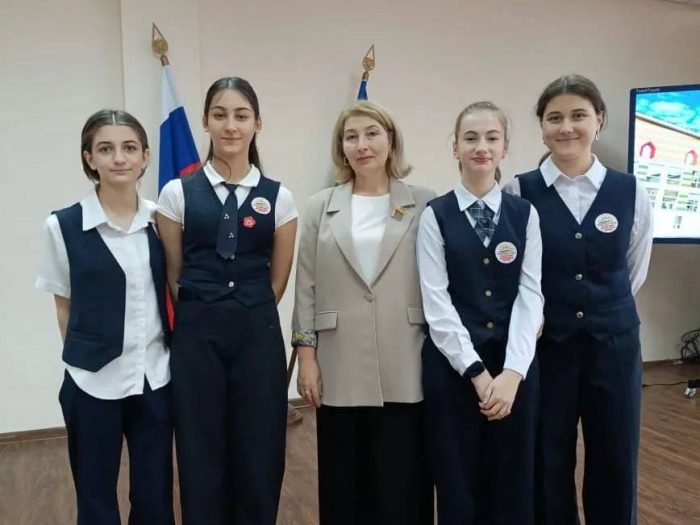 Институт педагогики, психологии и ФСО КБГУ провел профориентационную встречу со старшеклассниками  в «Солнечном городе»